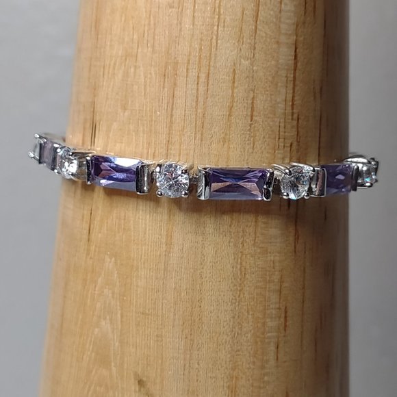 6.75 Inch Pretty Purple Bracelet - Picture 3 of 14